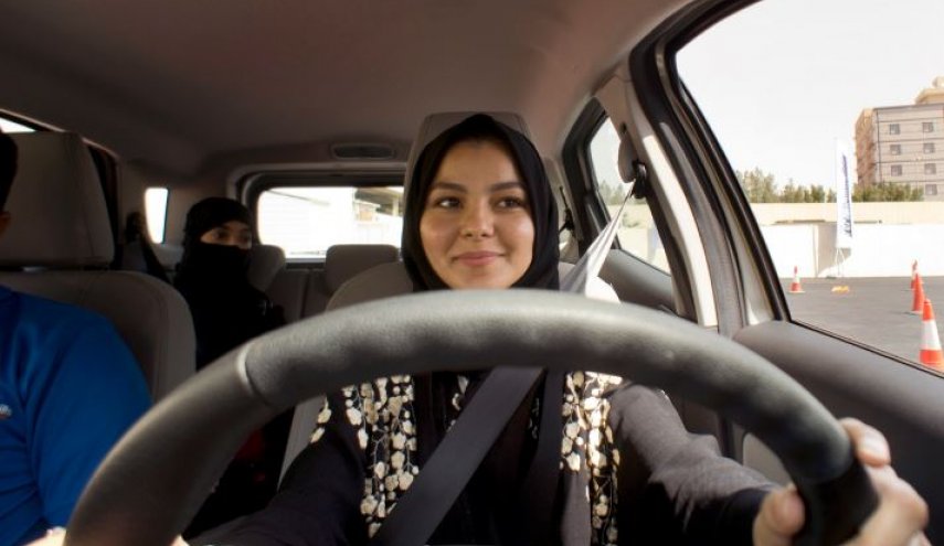صوت| حكمت بسيسو: نظرة المجتمع تغيرت تجاه قيادة المرأة للسيارة 